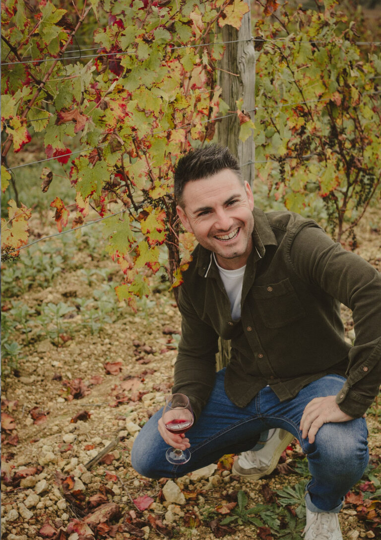 Maxime Lévêque dans les vignes du Domaine de Bazin à Mansencôme